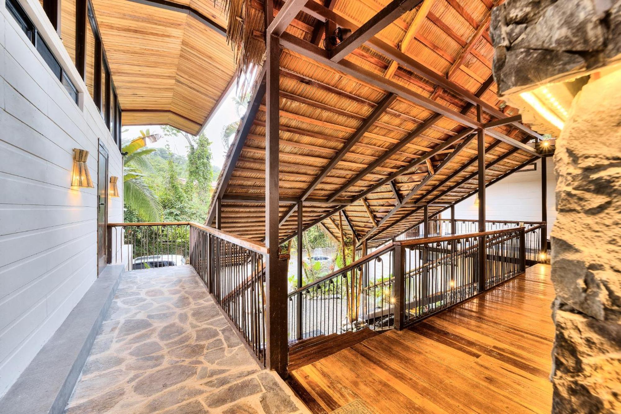 Conga Boutique Hotel Puerto Viejo de Talamanca Eksteriør bilde